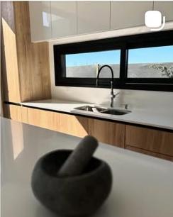 Detalle de cocina en madera clara